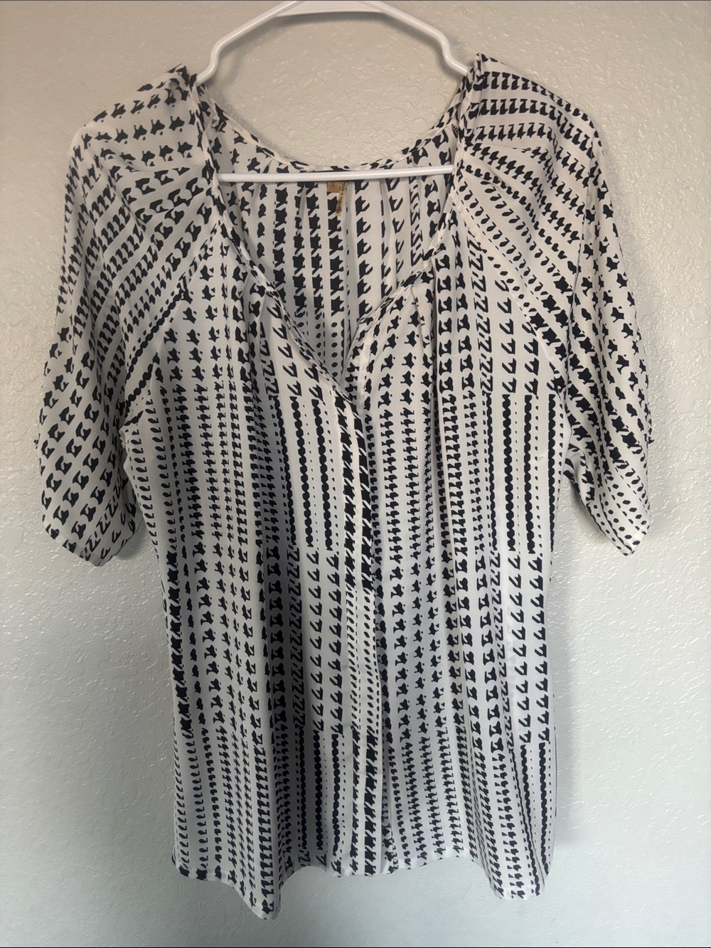 Milano Black & White Geometric V-Neck Blouse